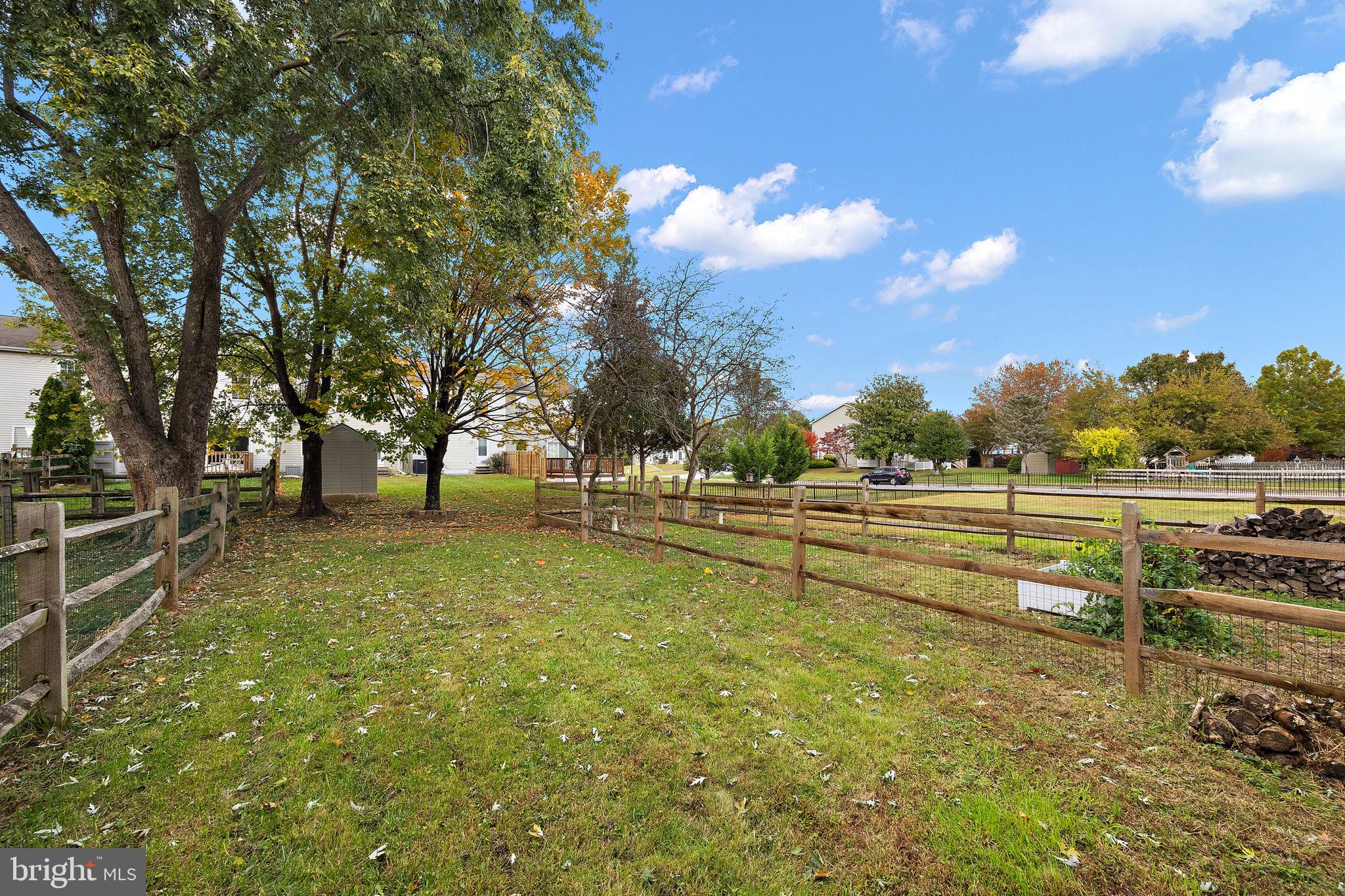 104 W SHETLAND COURT