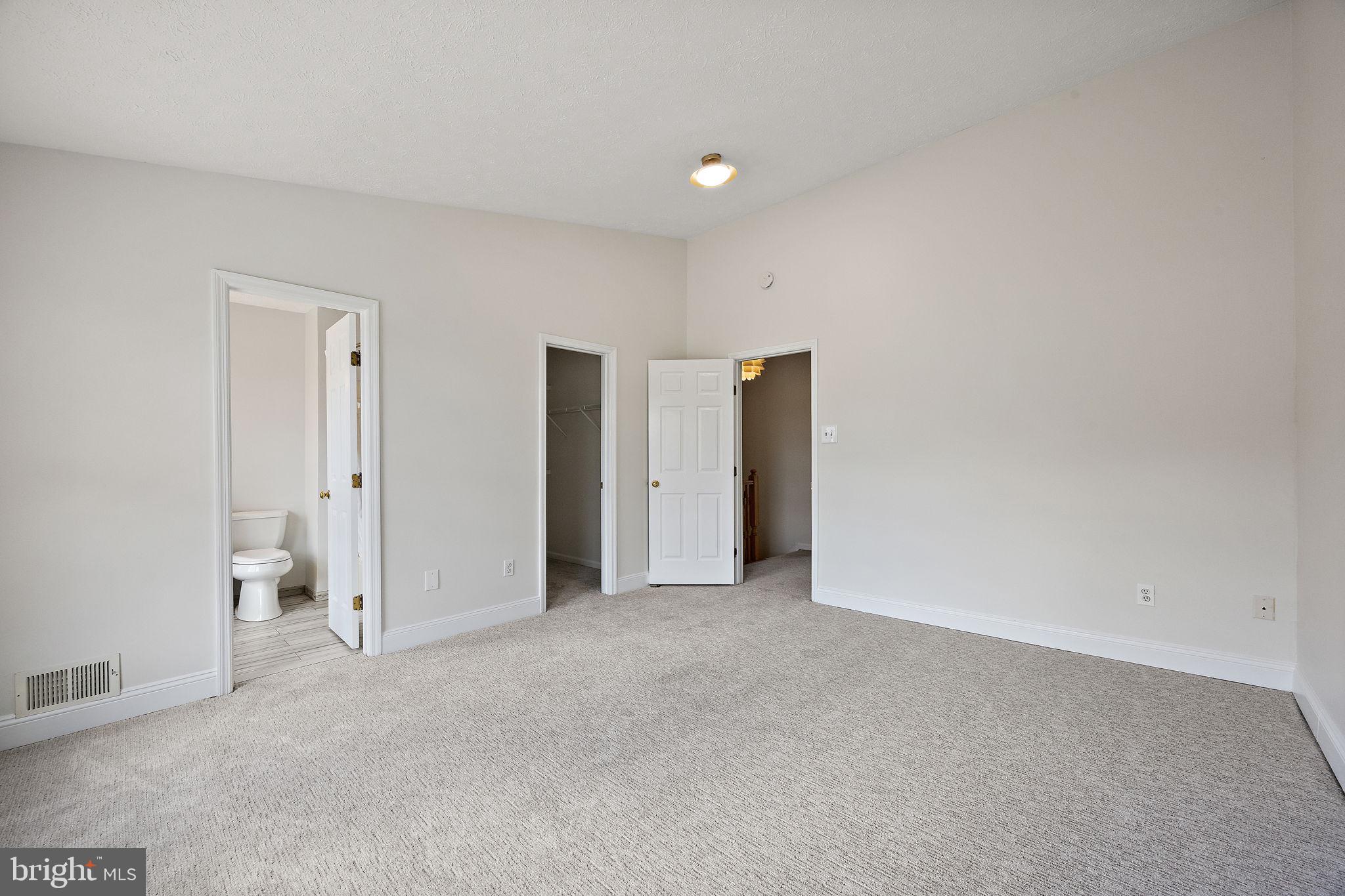 104 W SHETLAND COURT