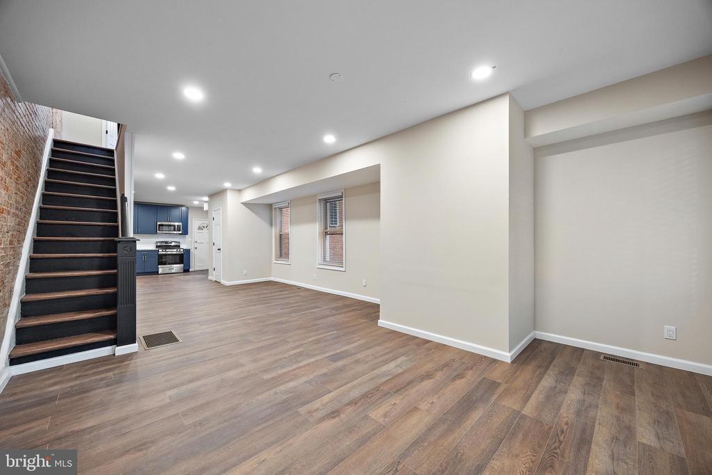 830 N DUPONT STREET