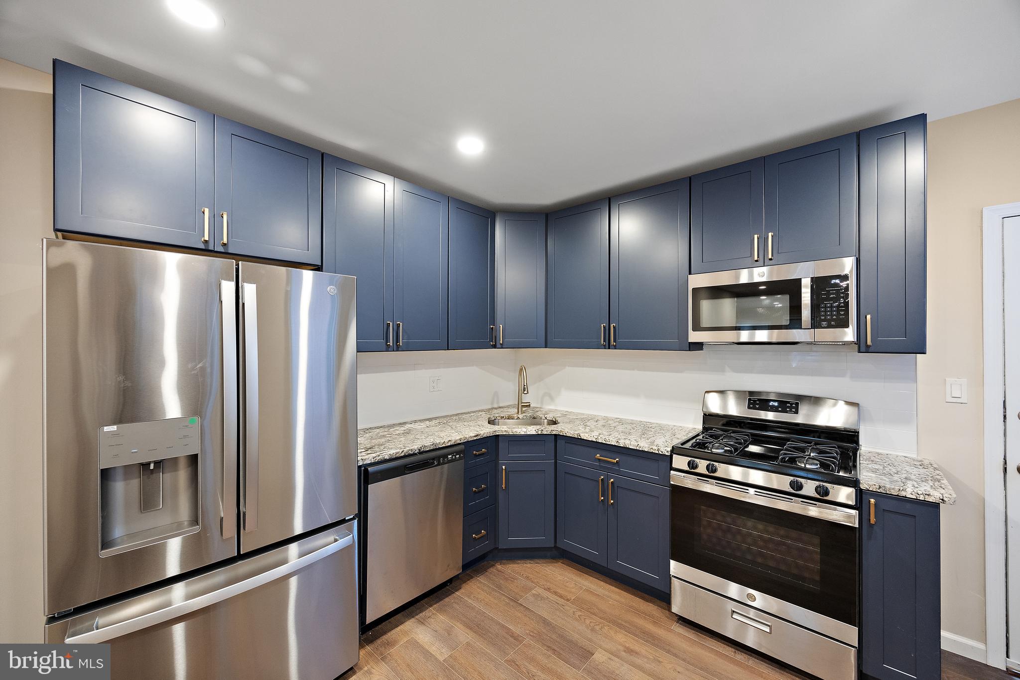 830 N DUPONT STREET