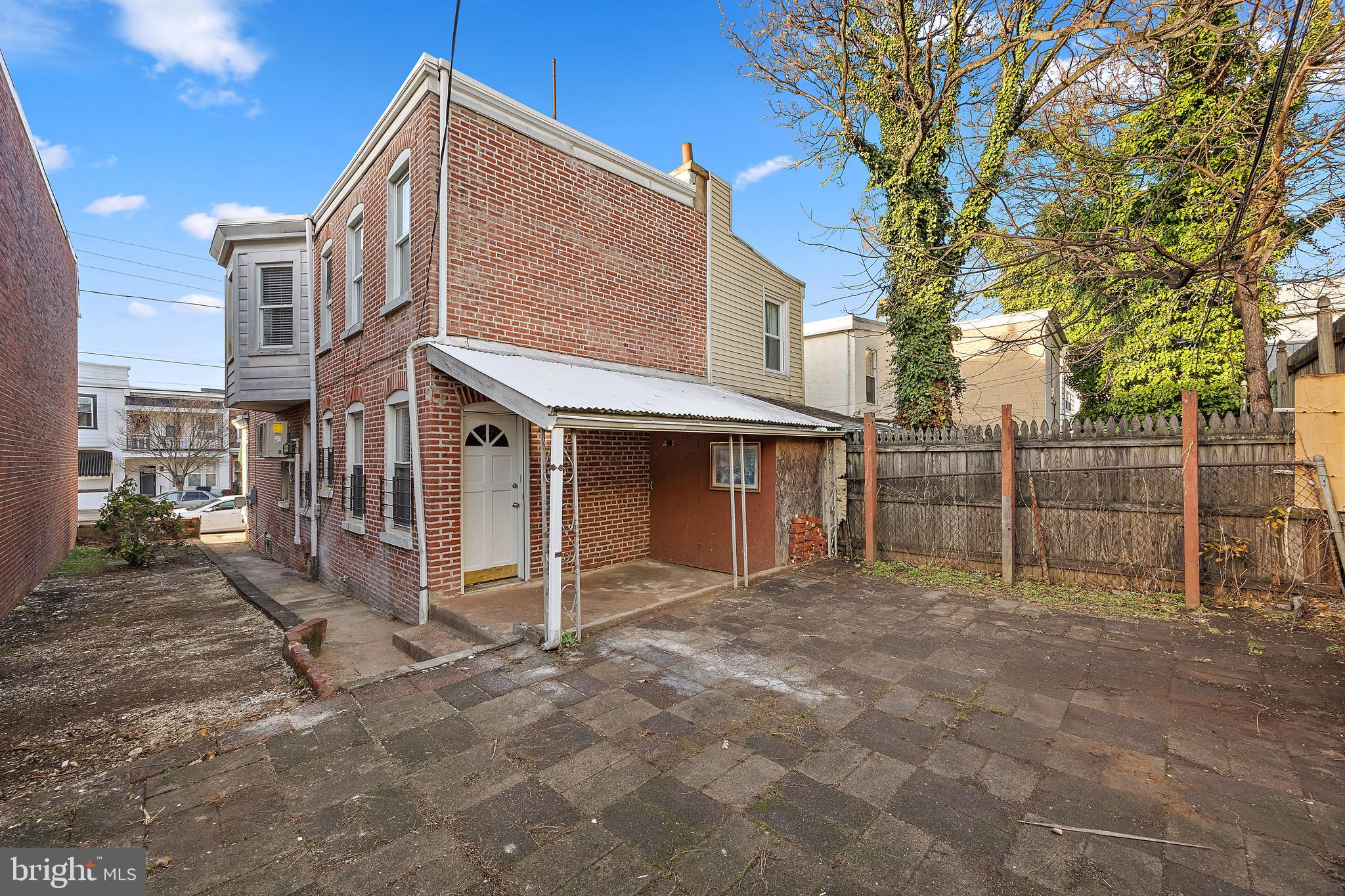 830 N DUPONT STREET