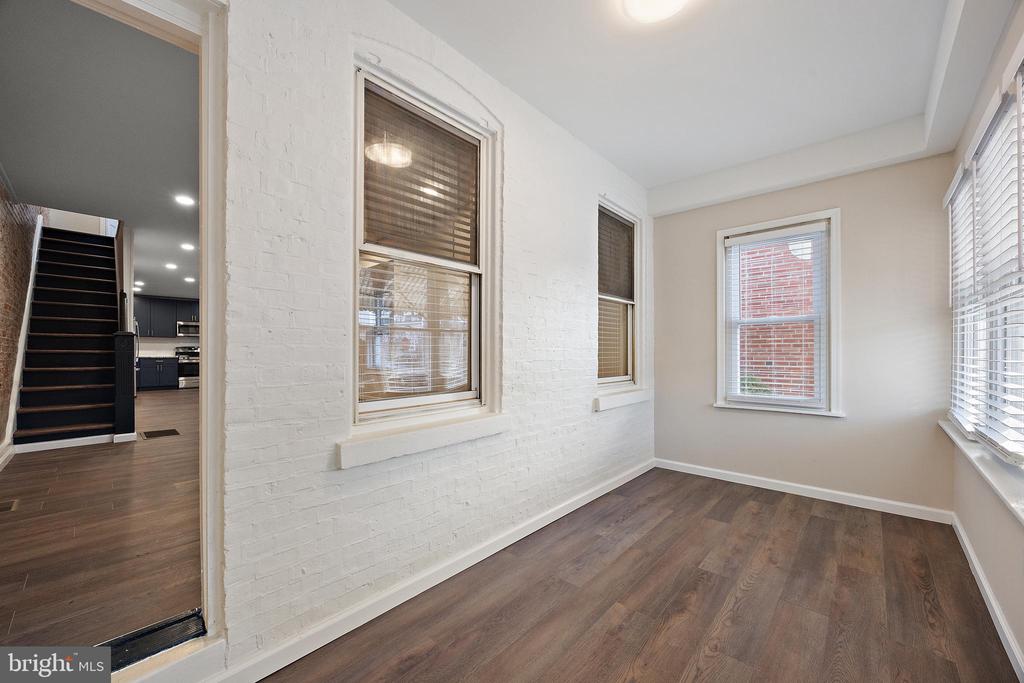830 N DUPONT STREET