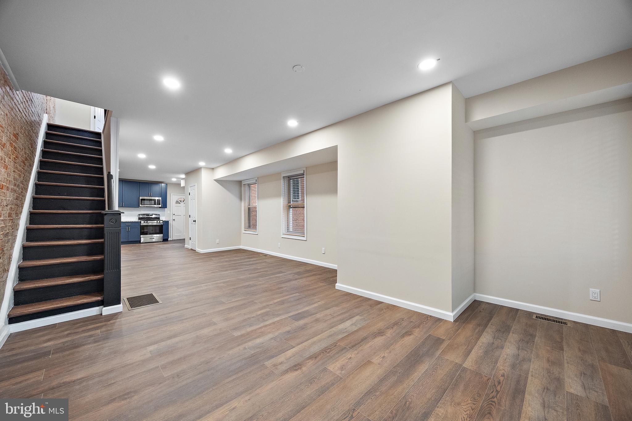 830 N DUPONT STREET