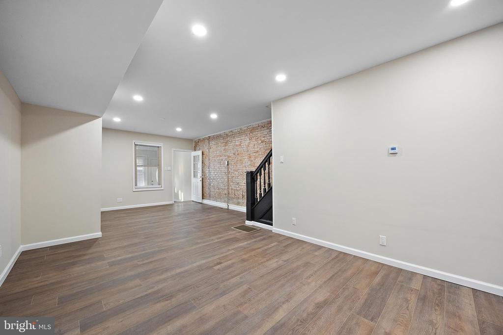 830 N DUPONT STREET