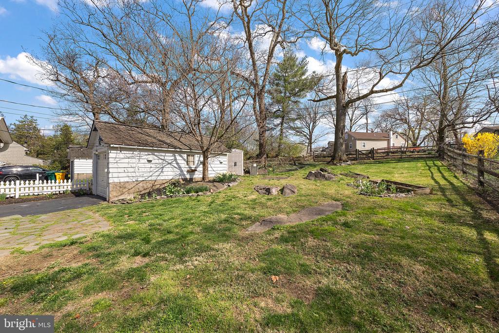 9 WIER AVENUE