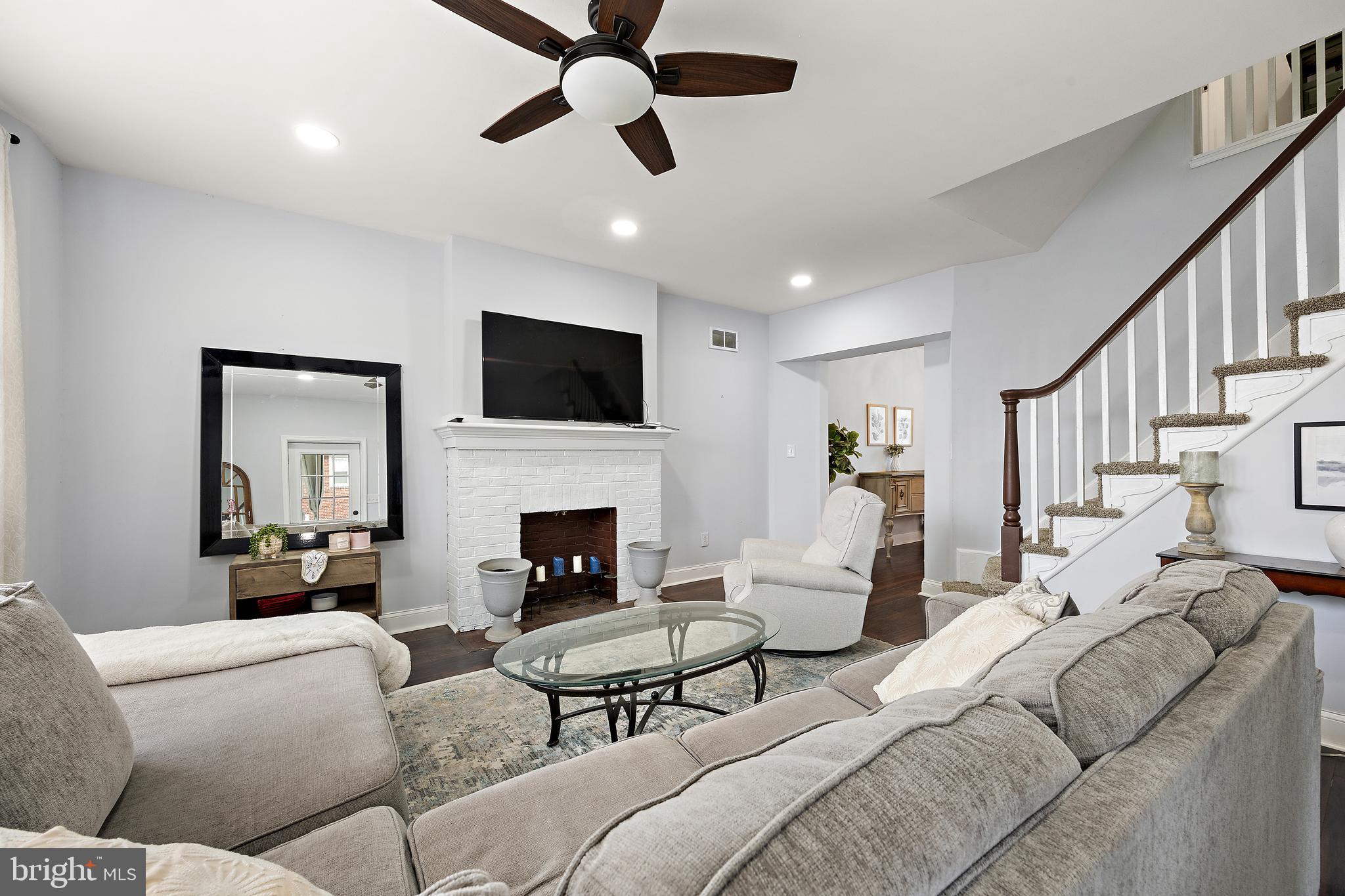 2923 N VAN BUREN STREET