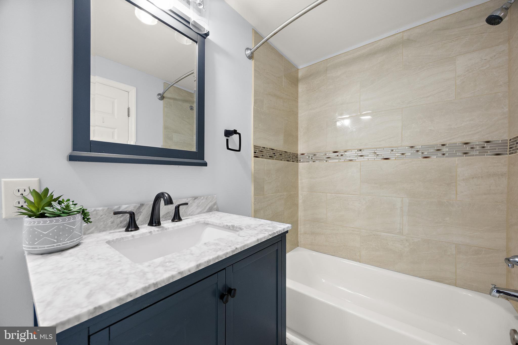 2923 N VAN BUREN STREET