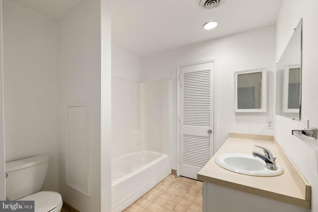 13 TROLLEY SQUARE C