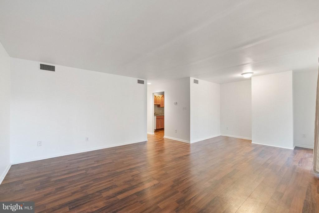13 TROLLEY SQUARE C