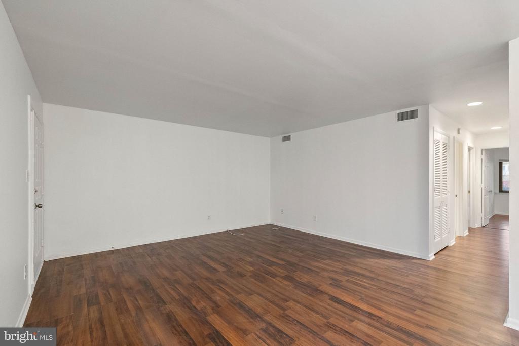 13 TROLLEY SQUARE C