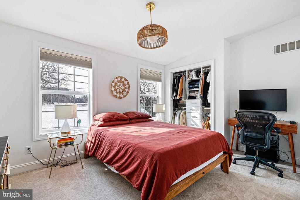 1809 W 10TH STREET