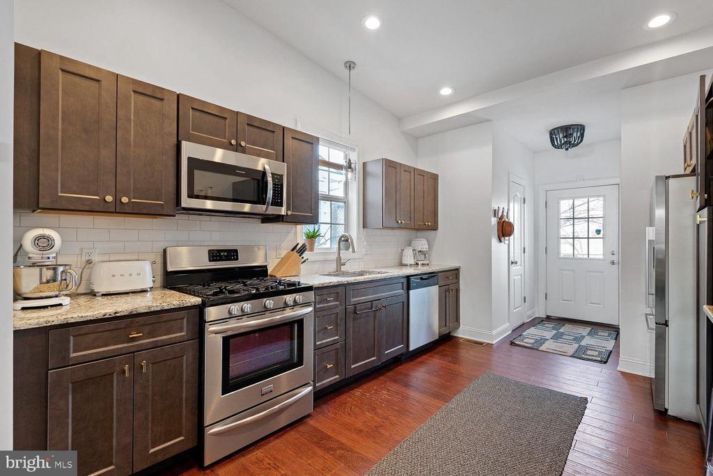 1809 W 10TH STREET