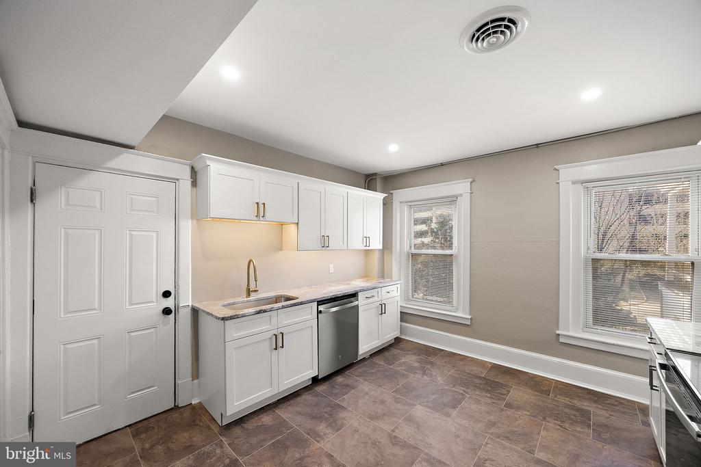 1522 W 7TH STREET 2