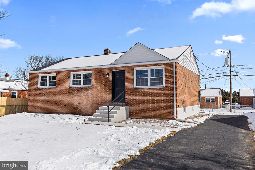 318 S DUPONT ROAD