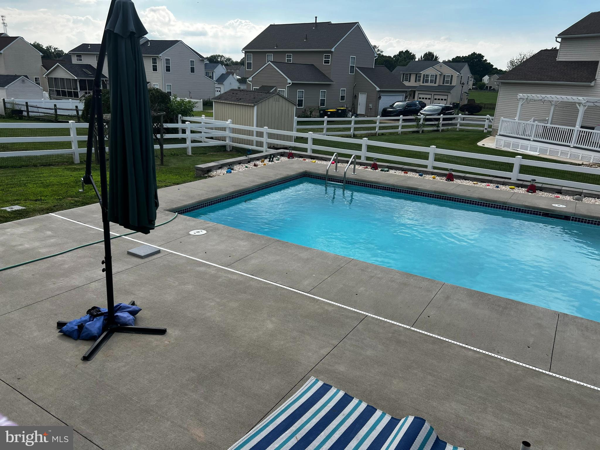 4 ALDEN COURT