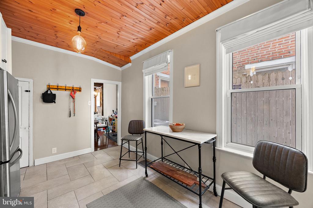 1809 W 16TH STREET
