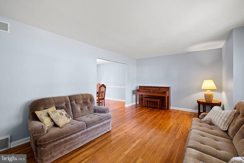 2403 LARKWOOD DRIVE