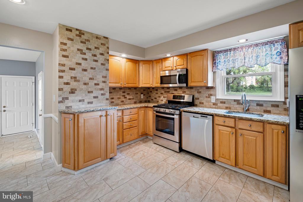 2403 LARKWOOD DRIVE