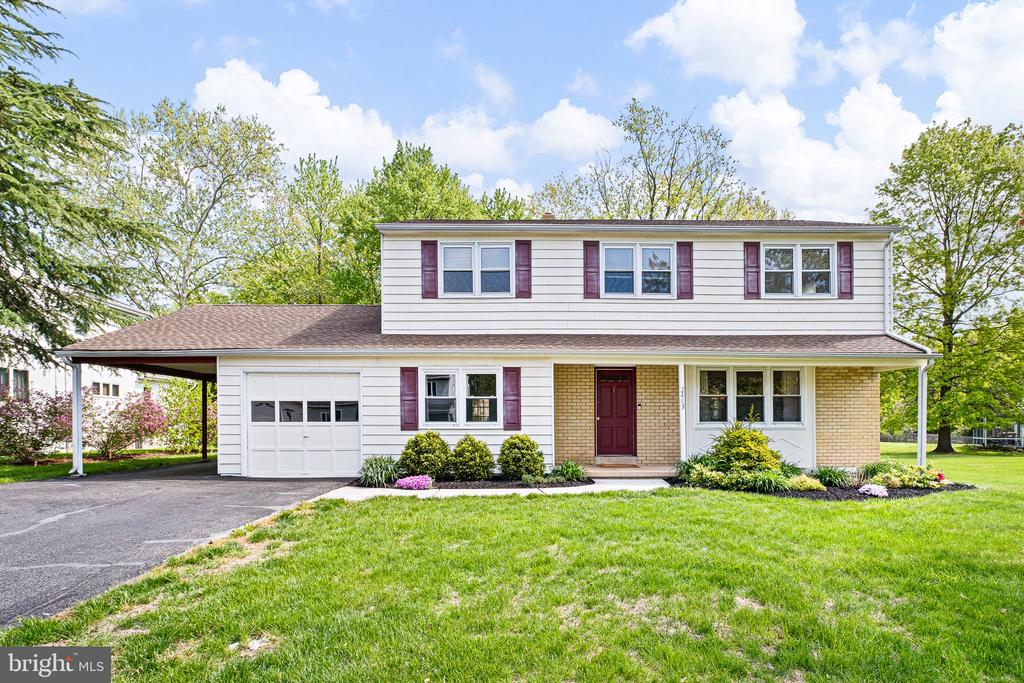 2403 LARKWOOD DRIVE