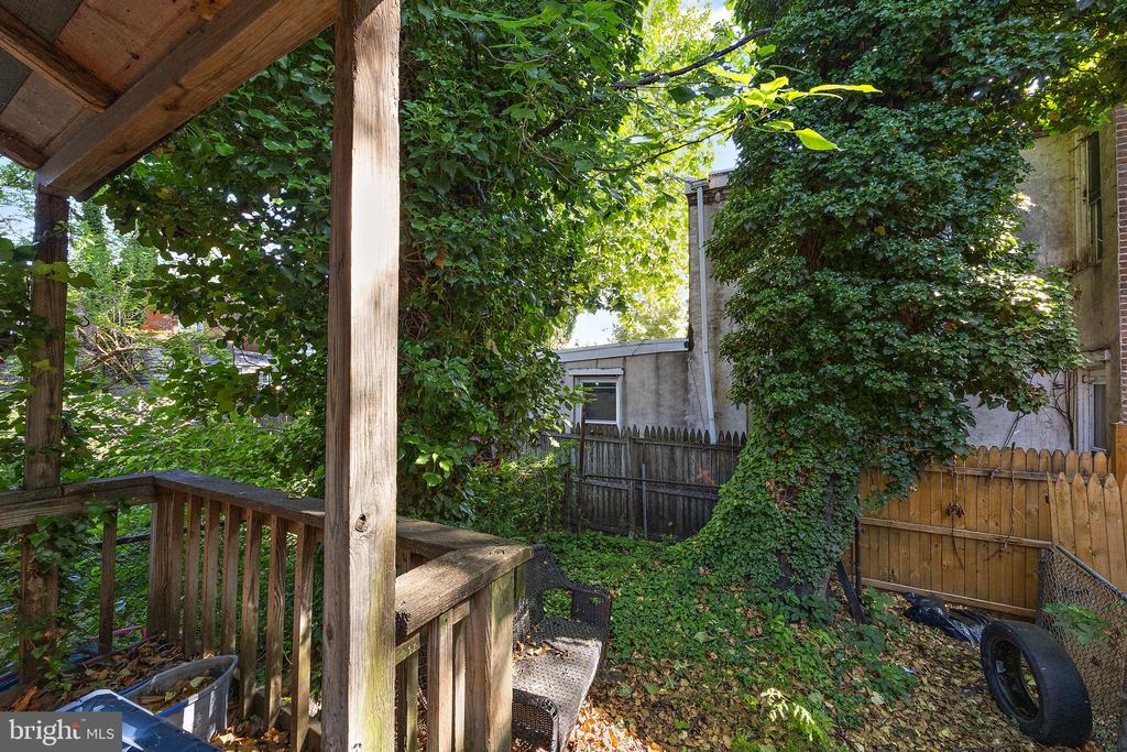 715 E 10TH STREET