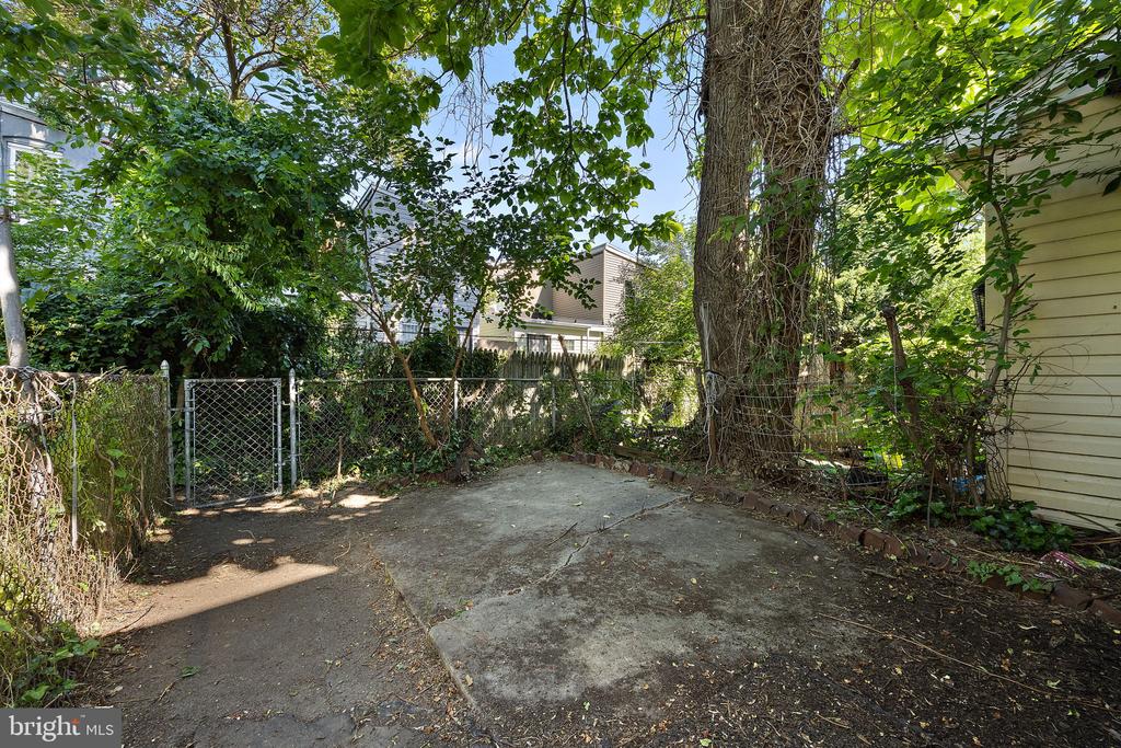 925 KIRKWOOD STREET