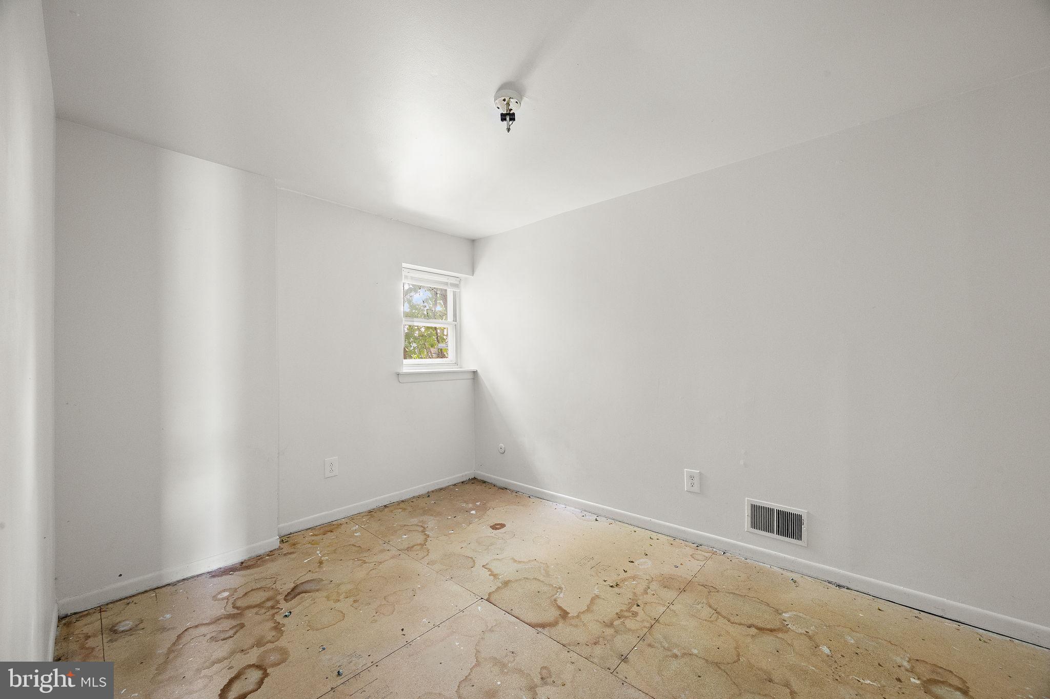 624 W 8TH STREET