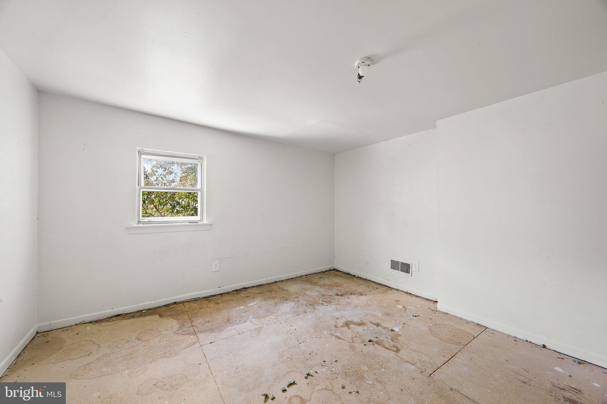 624 W 8TH STREET