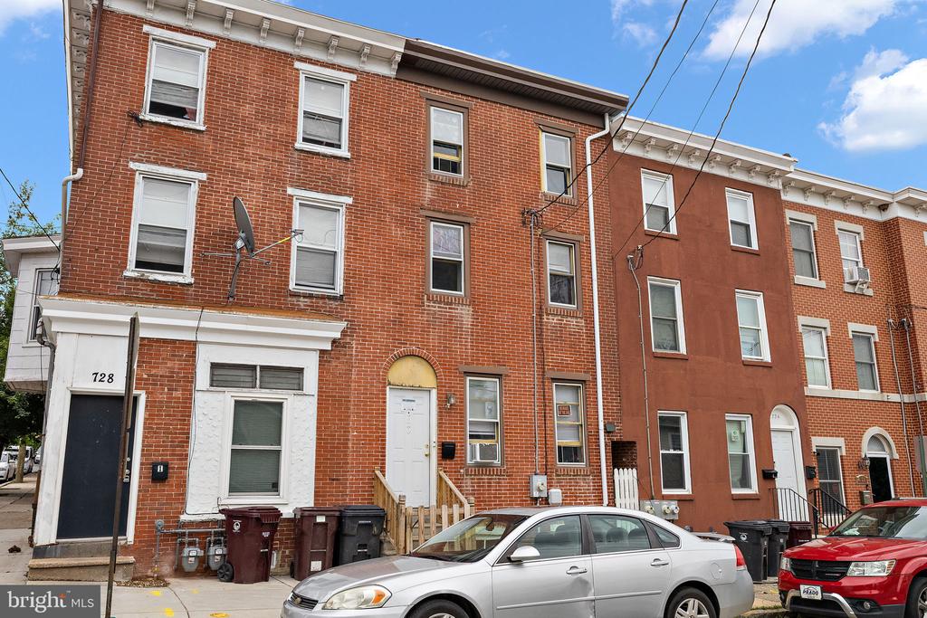 726 N MADISON STREET