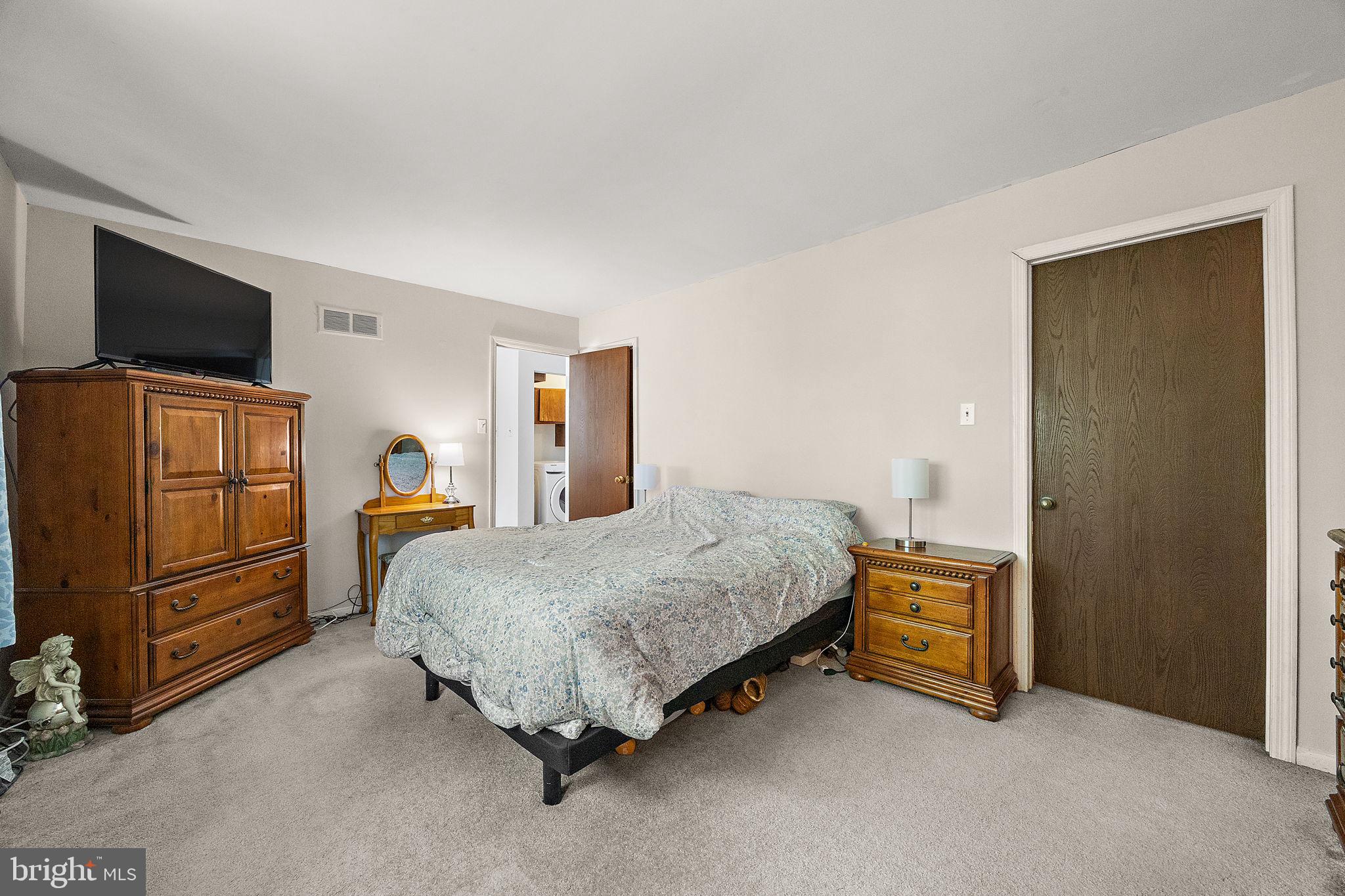 5415 DORAL DRIVE