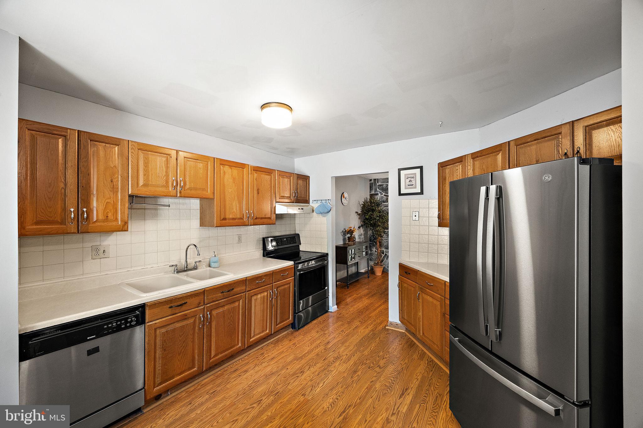 5415 DORAL DRIVE