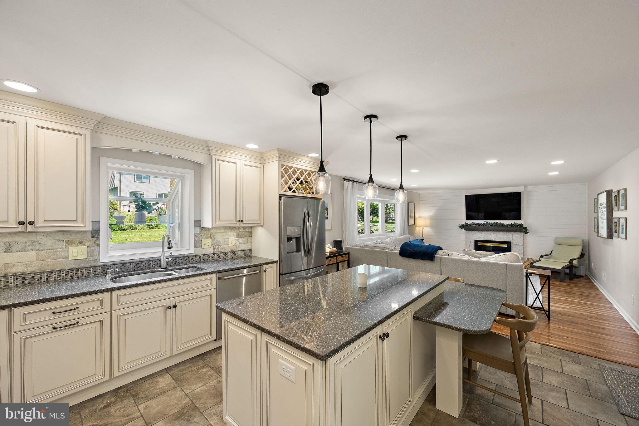 2511 NORTH GATE