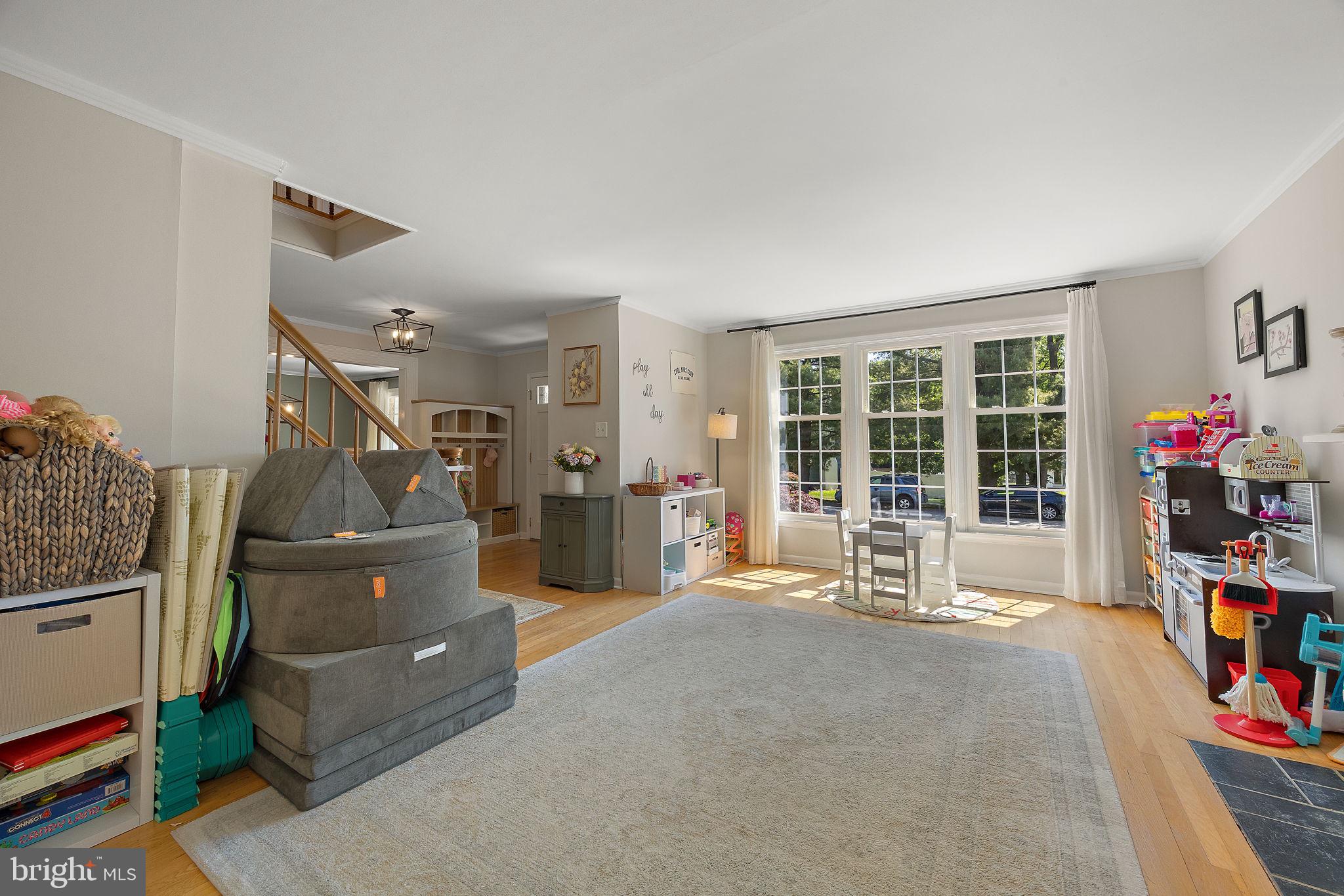 2511 NORTH GATE