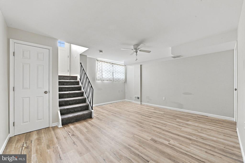 48 OAKMONT DRIVE