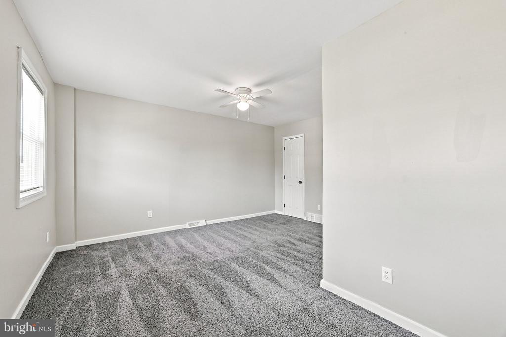 48 OAKMONT DRIVE