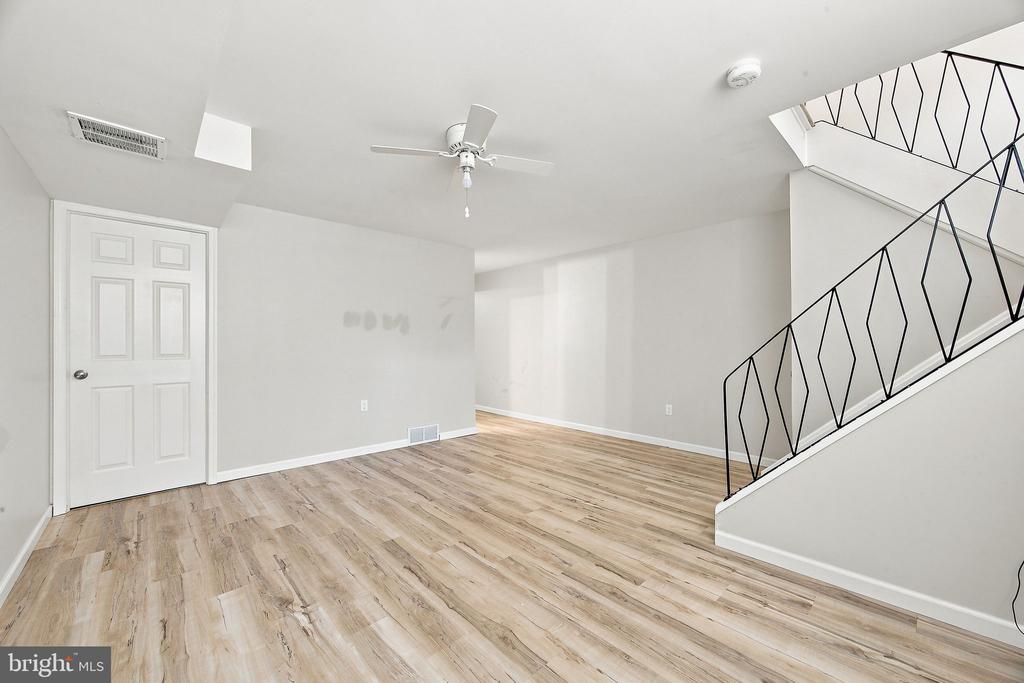 48 OAKMONT DRIVE