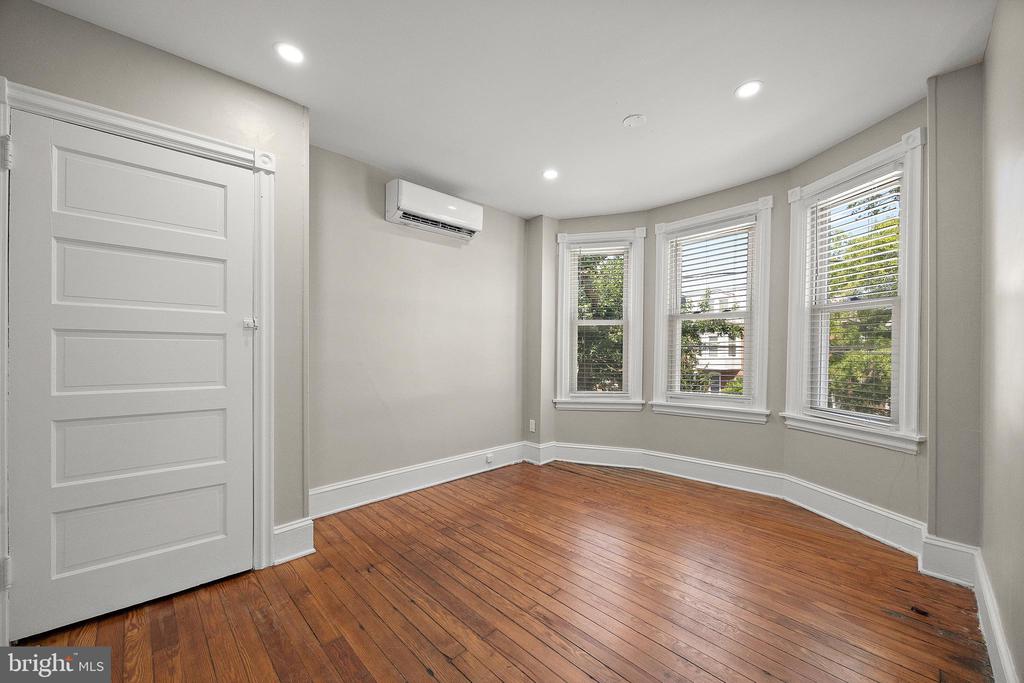 1618 W 14TH