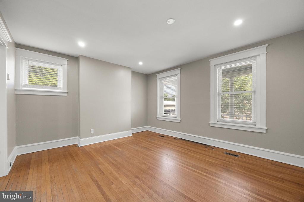 1618 W 14TH