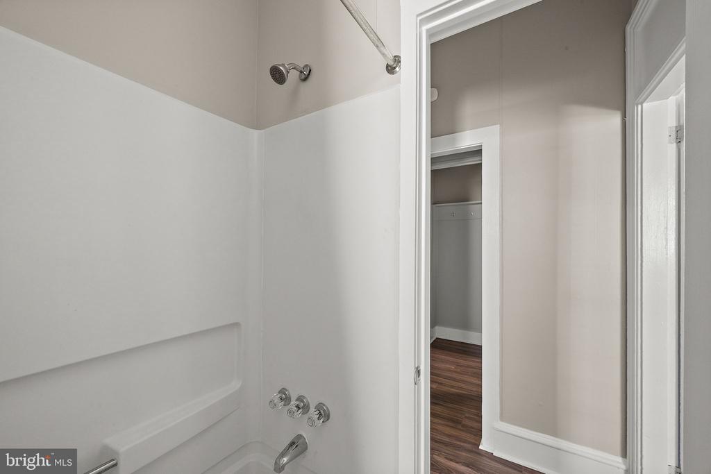 2000 DELAWARE AVENUE Unit: UNIT 3