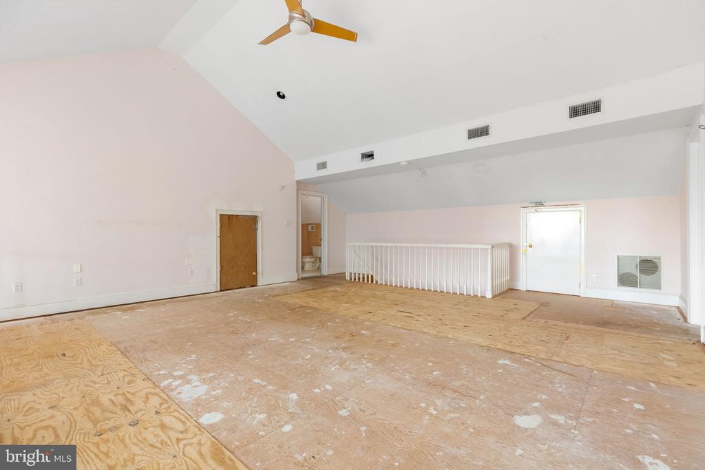 9 WALNUT RIDGE ROAD