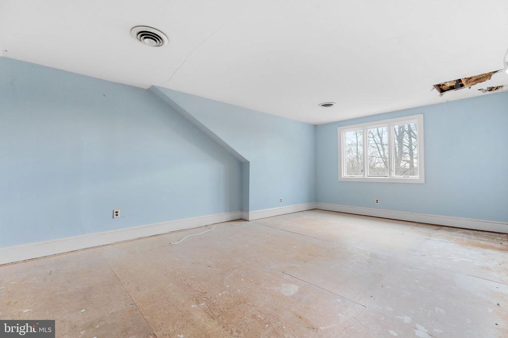 9 WALNUT RIDGE ROAD