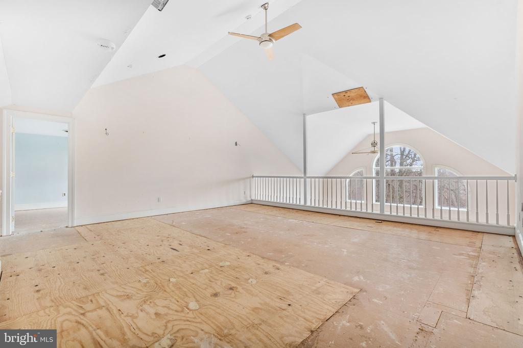 9 WALNUT RIDGE ROAD