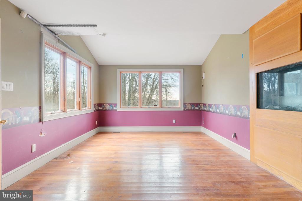 9 WALNUT RIDGE ROAD
