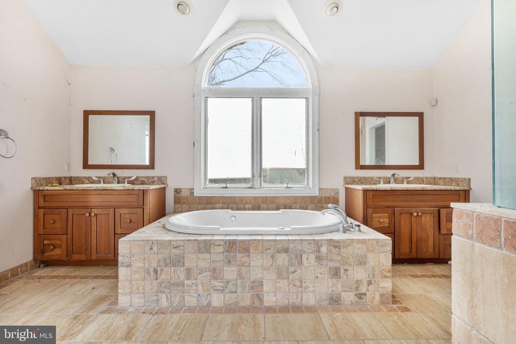 9 WALNUT RIDGE ROAD