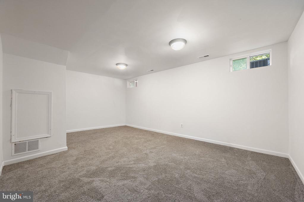 13 W CHRISTINA PLACE