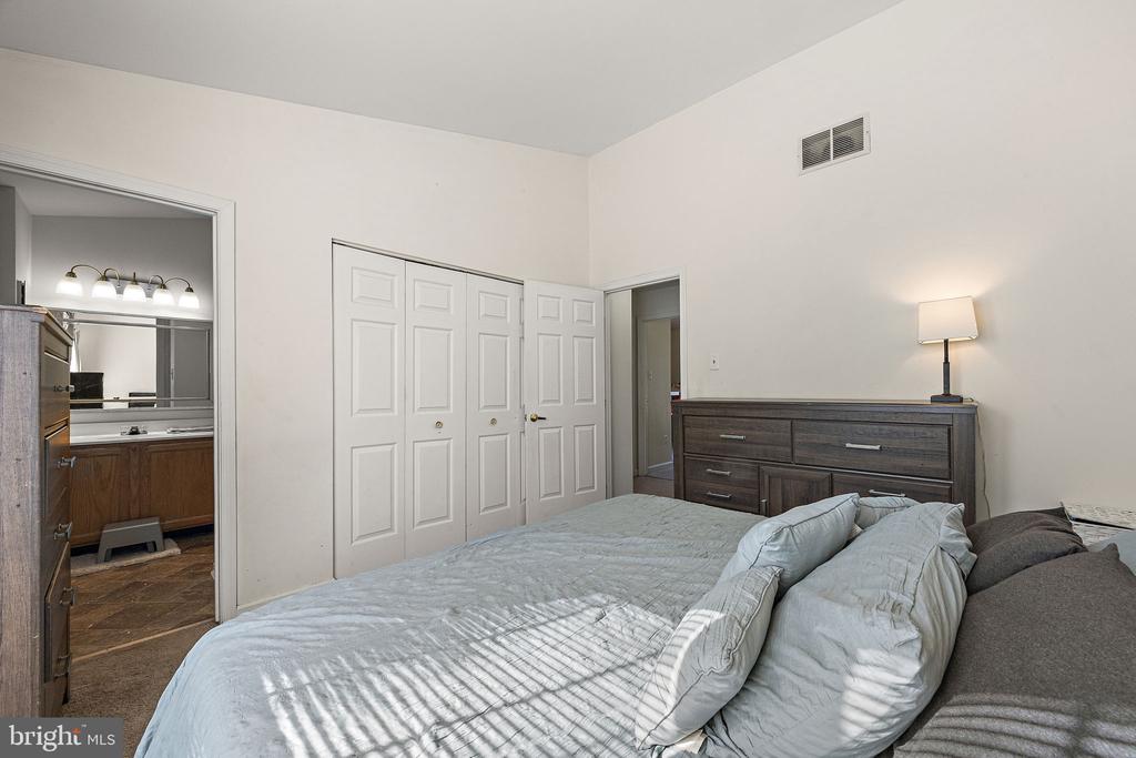 13 W CHRISTINA PLACE