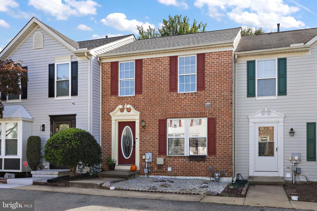 13 W CHRISTINA PLACE