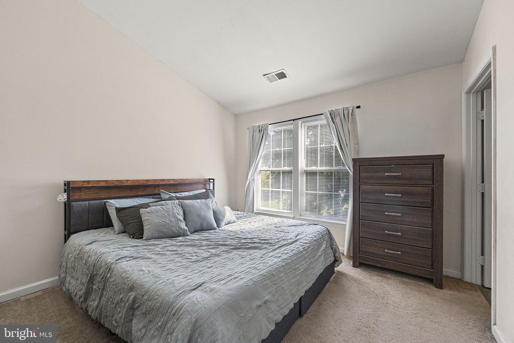 13 W CHRISTINA PLACE