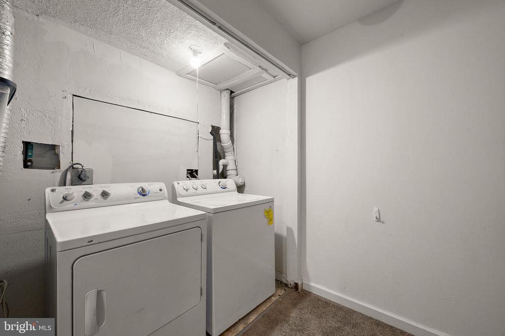 13 W CHRISTINA PLACE