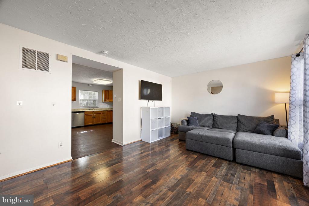 13 W CHRISTINA PLACE
