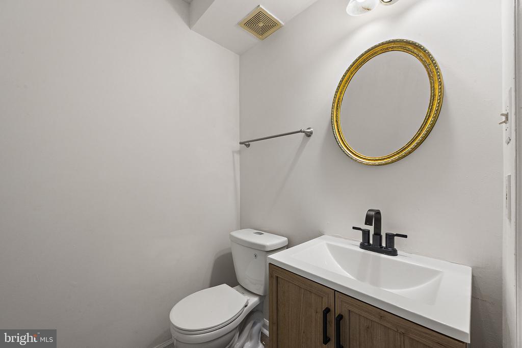 13 W CHRISTINA PLACE
